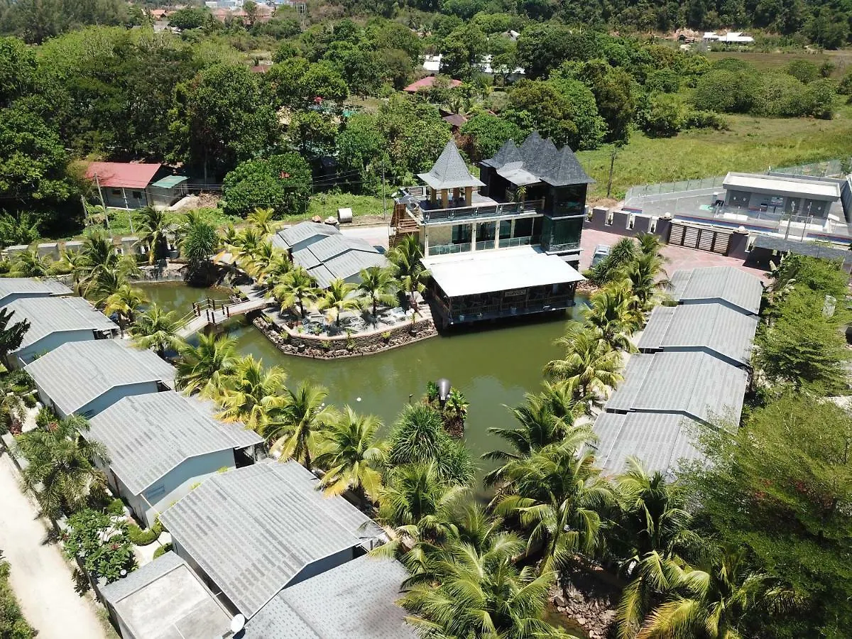 Casa Loma Resort Pantai Cenang  Malaysia